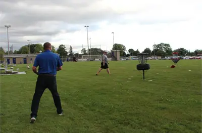 Mayor playing disc golf